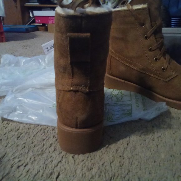 Bearpaw - Krista, Youth size 4 in Hickory - Picture 4 of 12